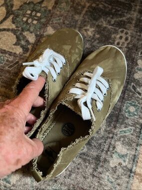 Rocket Dog Olive Green Canvas Lace-Up Sneakers with White Laces